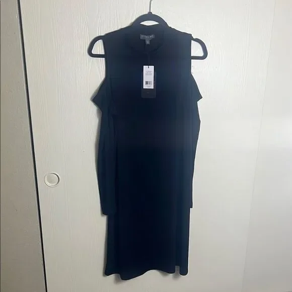 Elegant Black Cold Shoulder Dress - Picture 2 of 4